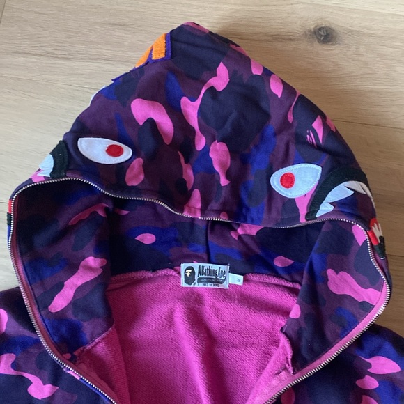BAPE purple camo shark hoodie Men’s Medium Mint condition, Barely worn $ 250 CDN - Picture 2 of 8